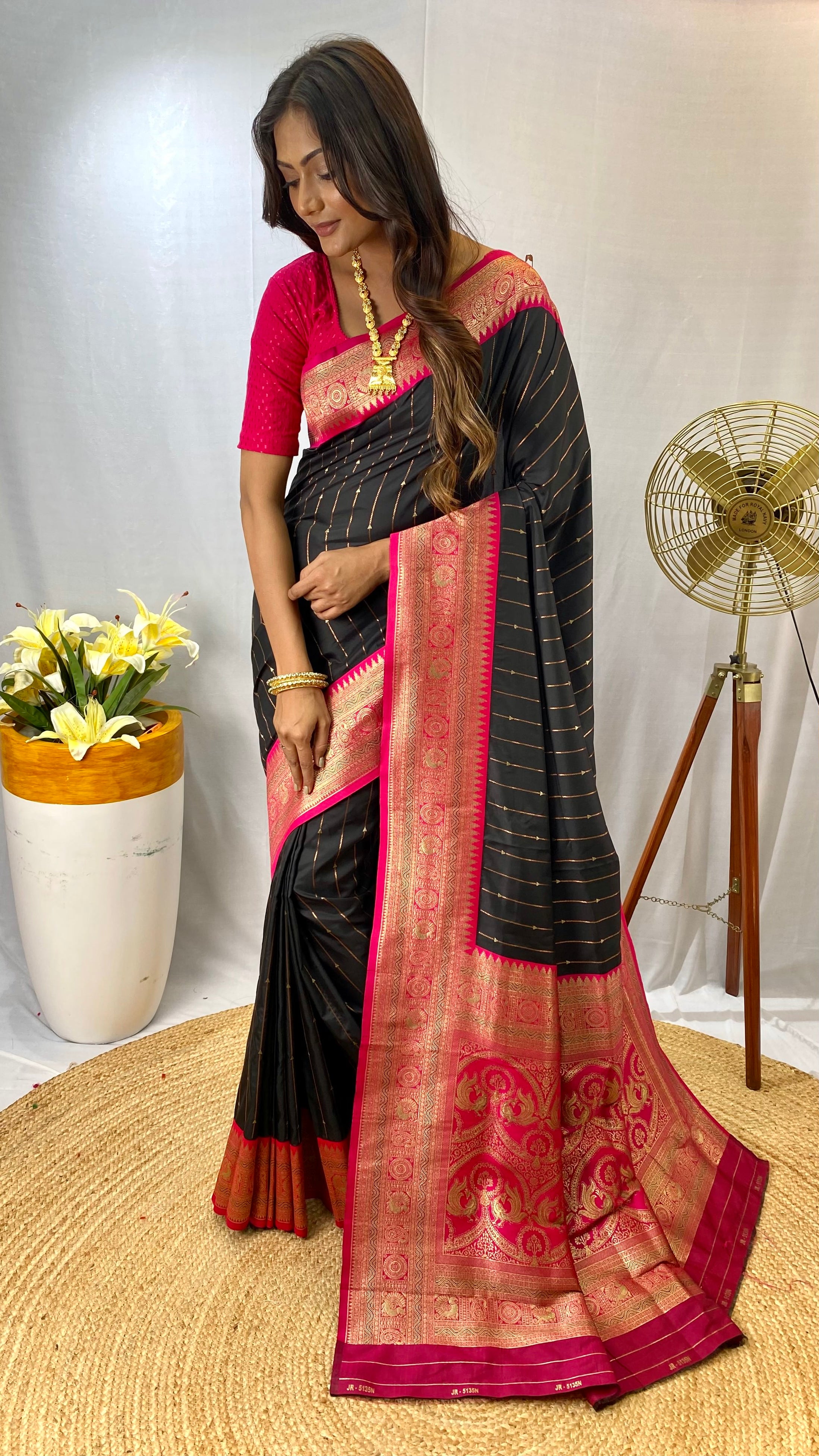 Resplendent Black Color Paithani Silk Saree with Kanchipuram Touch